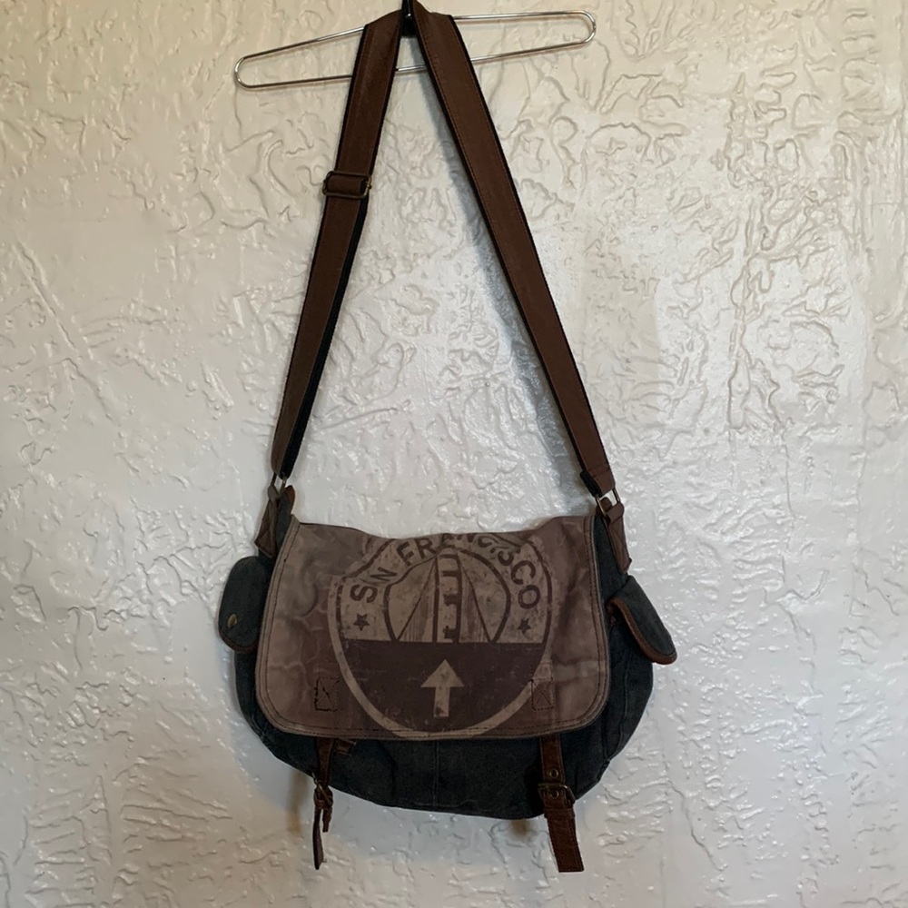 Studio Manhattan Crossbody San Francisco Bag